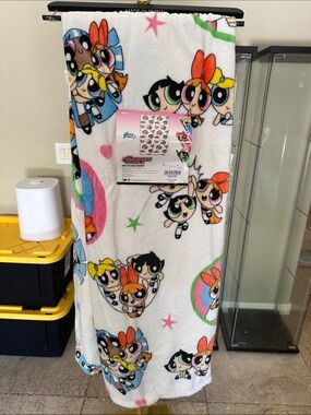 Cartoon Network Powerpuff Girls White Multicolor Plush Throw Blanket